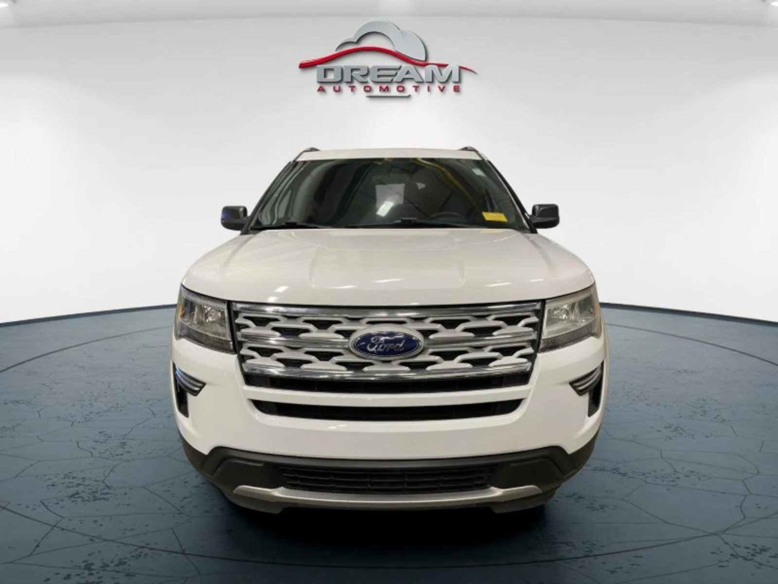 Used 2019 Ford Explorer XLT FWD image 2