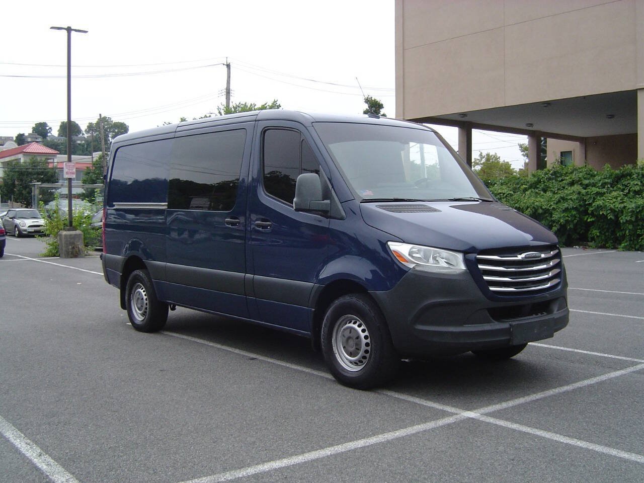 Used 2019 Freightliner Sprinter 2500 RWD image 1
