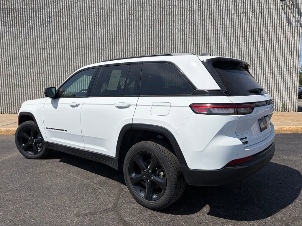 Used 2023 Jeep Grand Cherokee Limited w/ Luxury Tech Group II AWD/4WD image 3