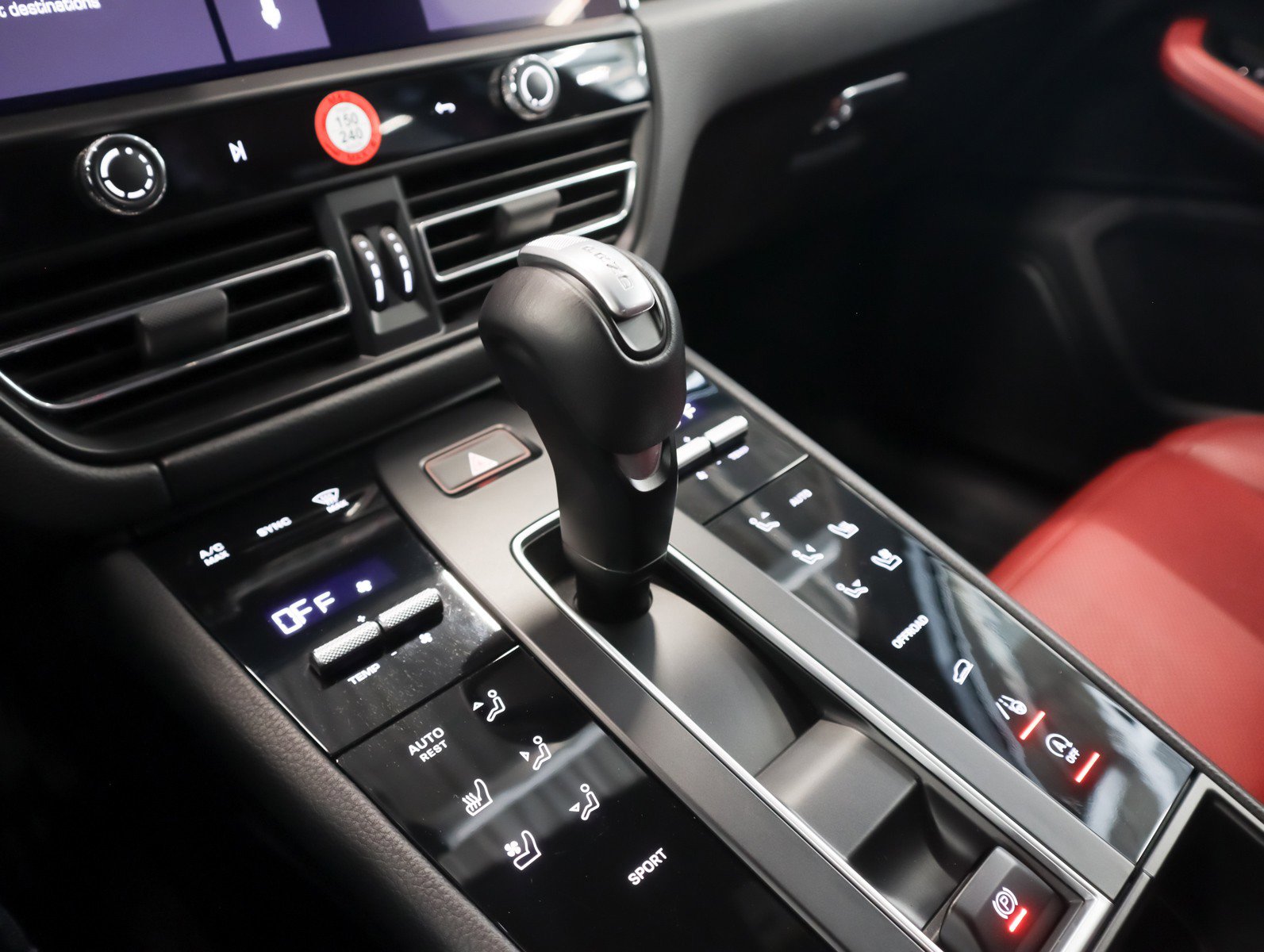 Certified 2023 Porsche Macan AWD/4WD image 15