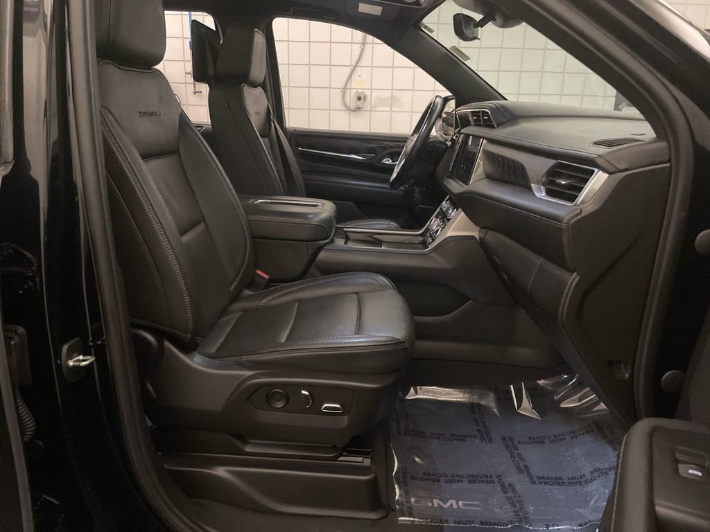 Used 2023 GMC Yukon Denali w/ Advanced Technology Package AWD/4WD image 23