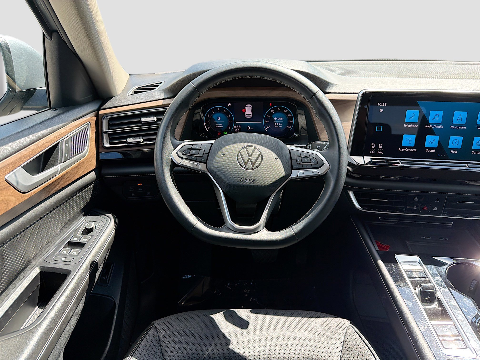Used 2024 Volkswagen Atlas SE image 17