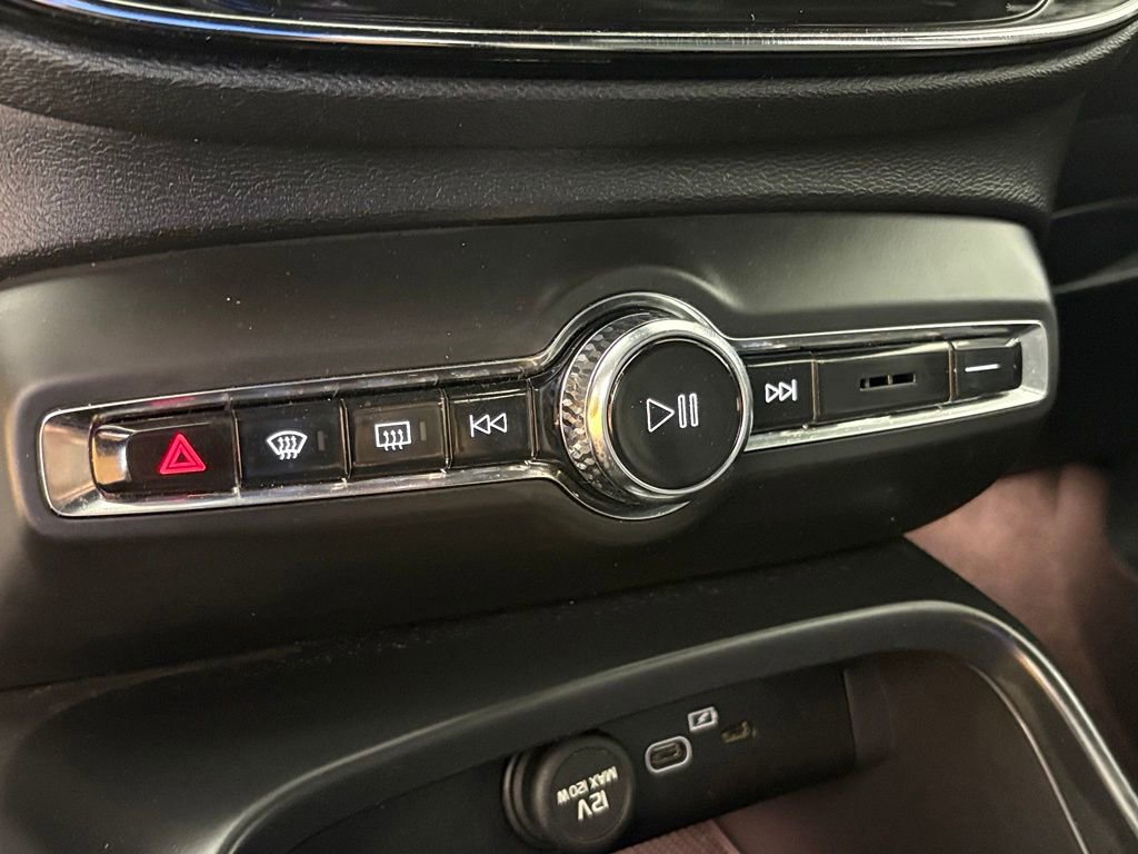 Used 2023 Volvo XC40 Recharge Core AWD/4WD image 28