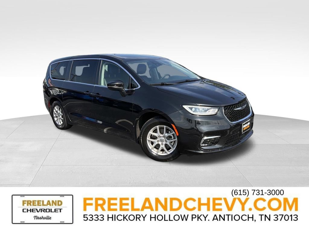 Used 2023 Chrysler Pacifica Touring-L