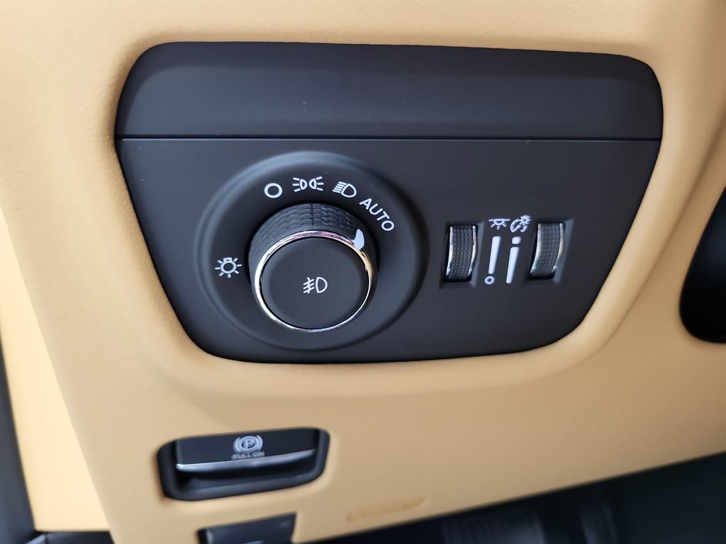 New 2026 Jeep Grand Cherokee Summit AWD/4WD image 15