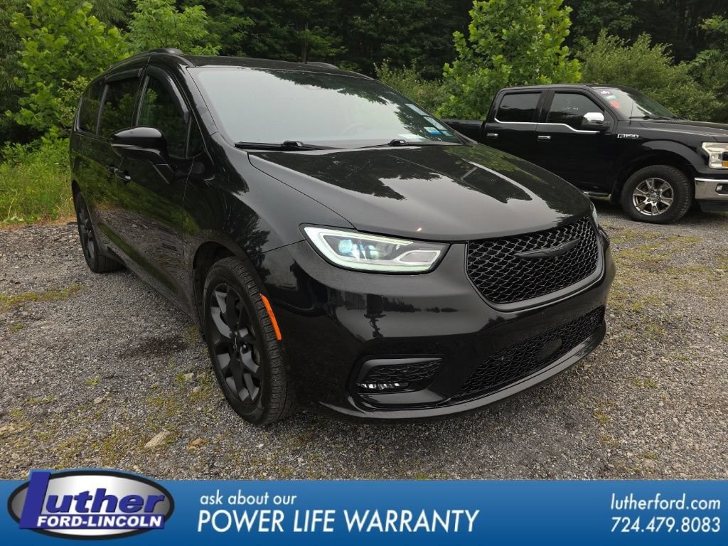 Used 2021 Chrysler Pacifica Limited w/ Uconnect Theater Family Group