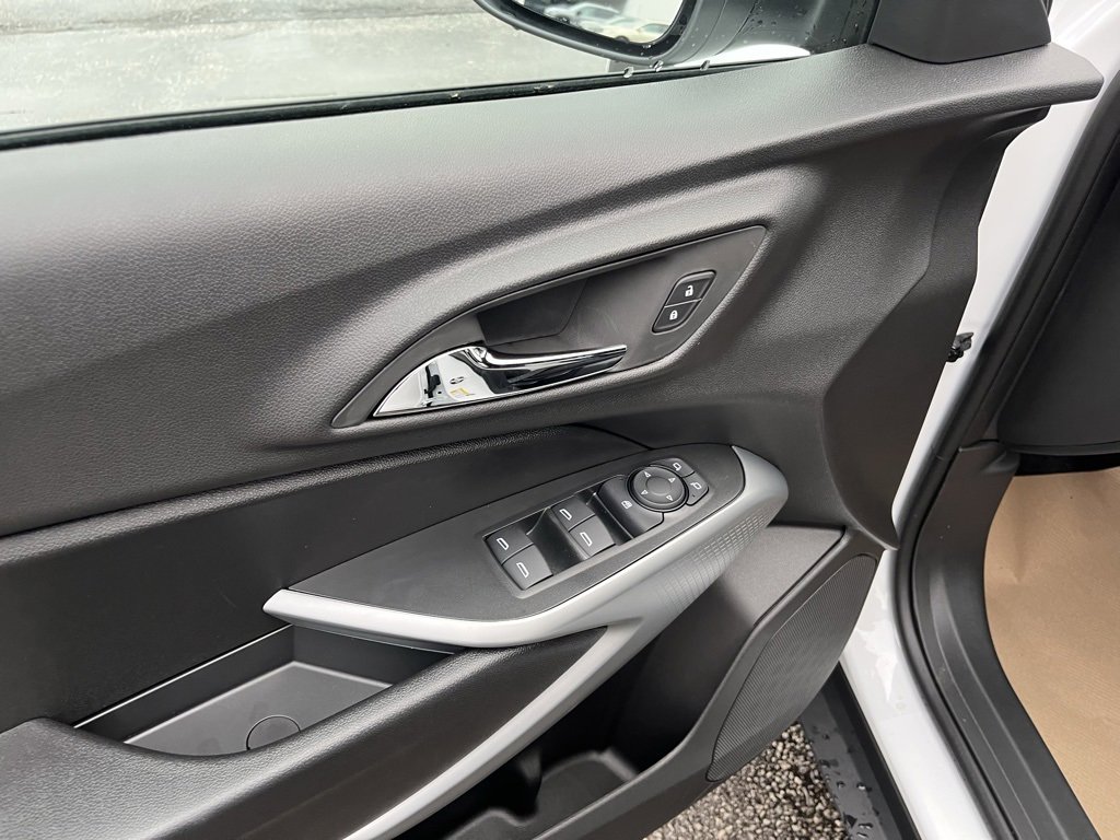 New 2026 Chevrolet Trax RS w/ Sunroof Package image 10