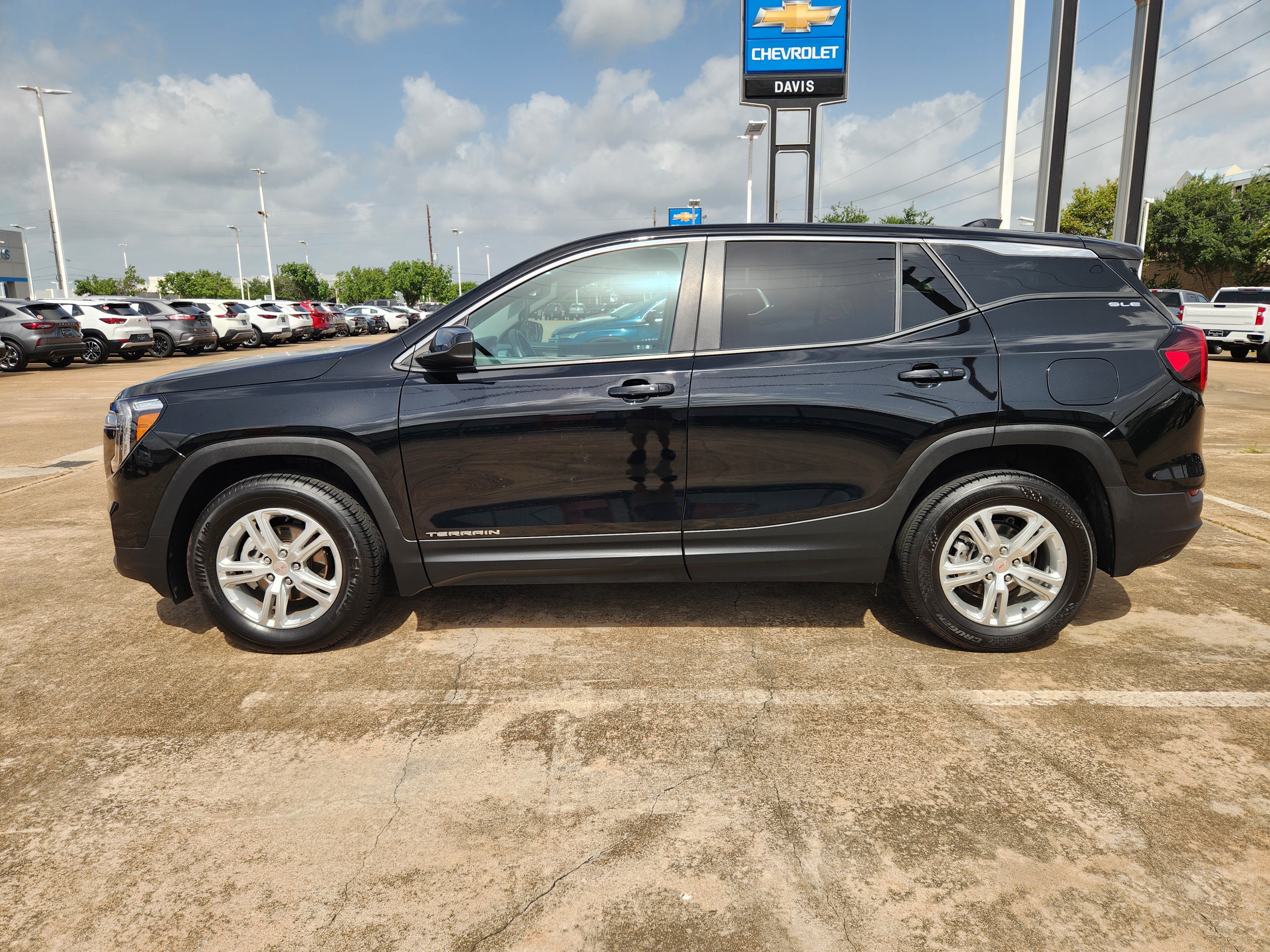 Used 2024 GMC Terrain SLE AWD/4WD image 5