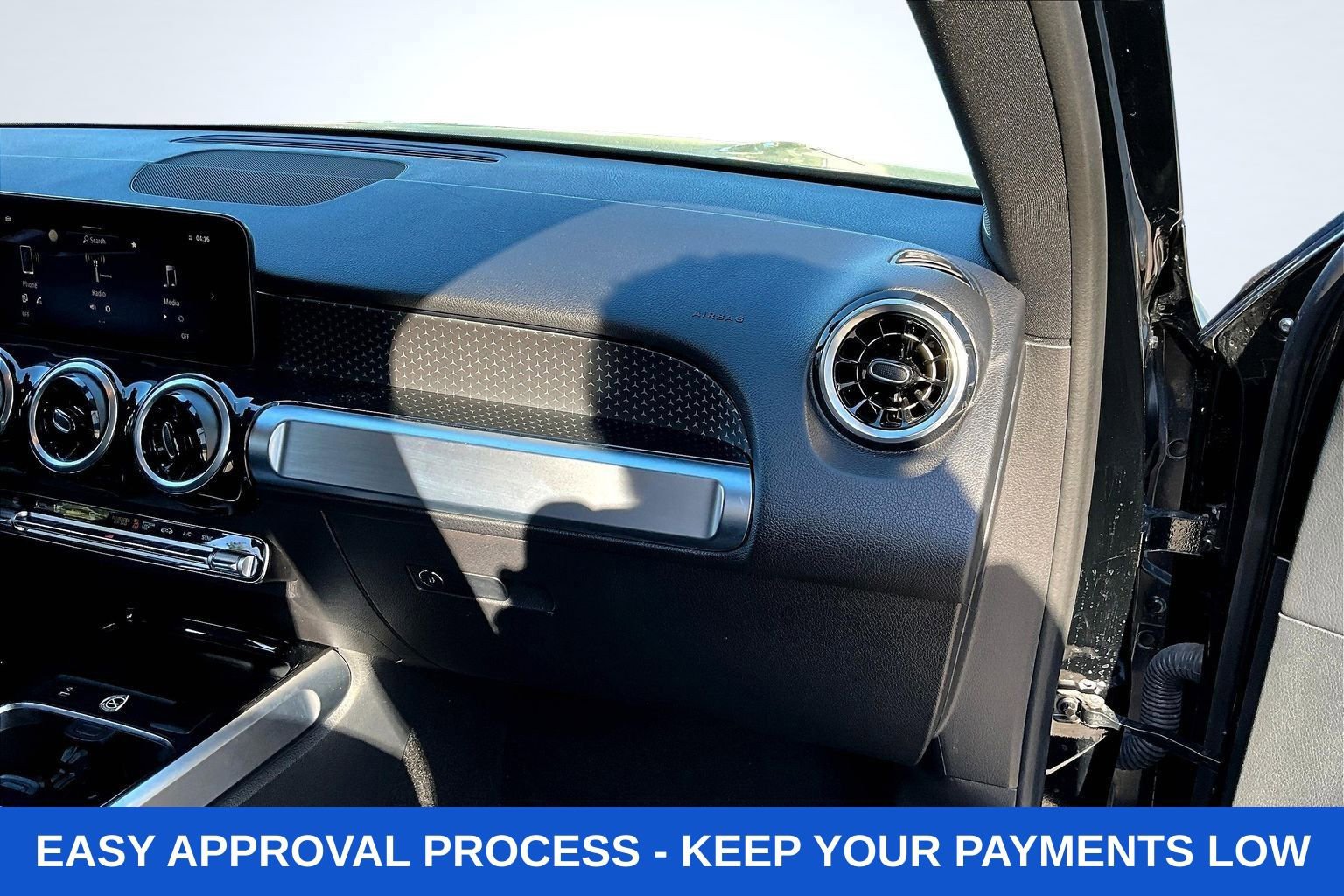 Used 2025 Mercedes-Benz GLB 250 image 33