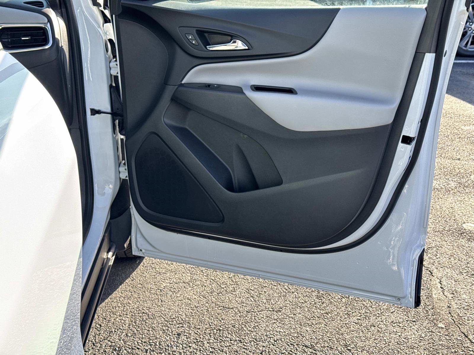 Used 2022 Chevrolet Equinox LS w/ LS Convenience Package image 14