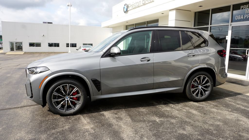 New 2026 BMW X5 xDrive40i w/ M Sport Package AWD/4WD image 2