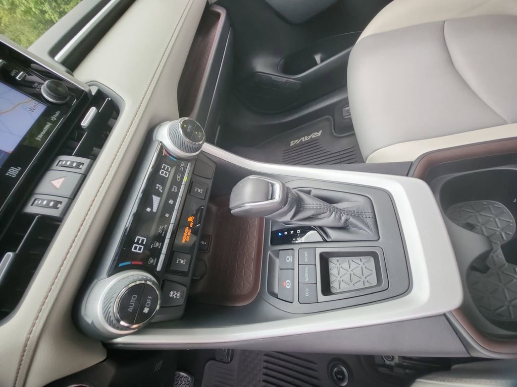 Used 2021 Toyota RAV4 Limited image 20