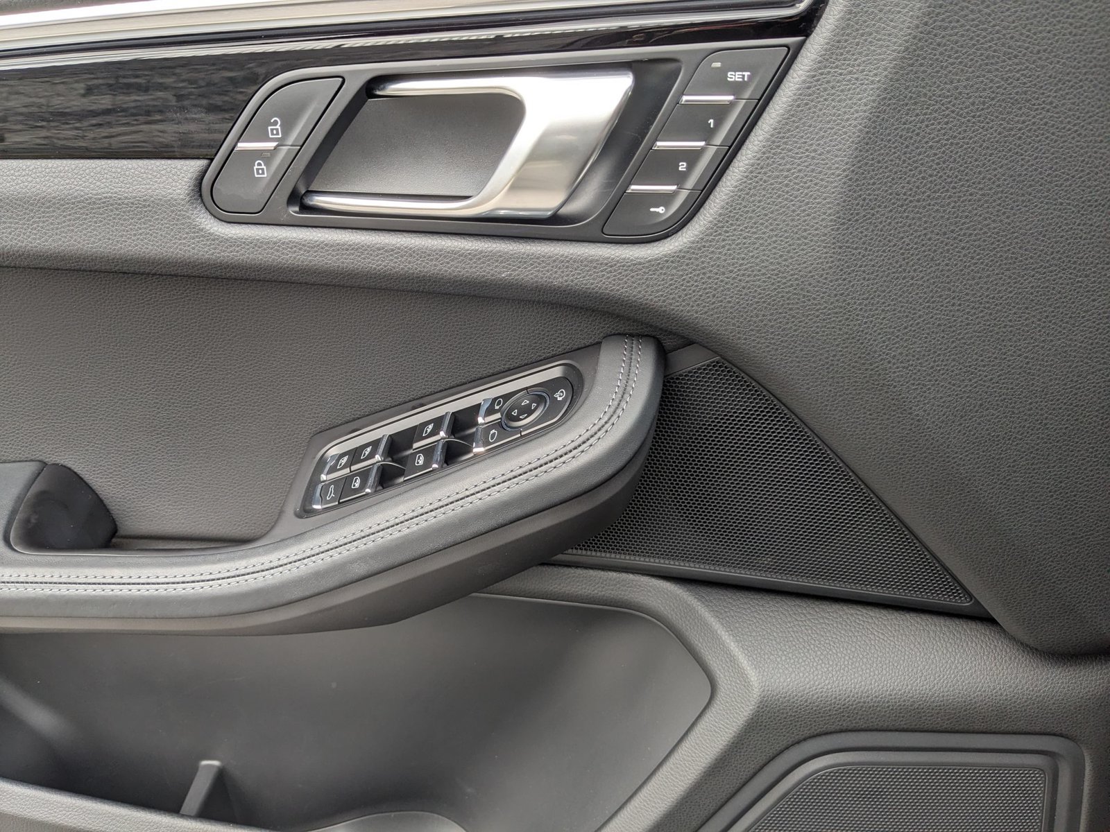 Certified 2023 Porsche Macan Turbo AWD/4WD image 13