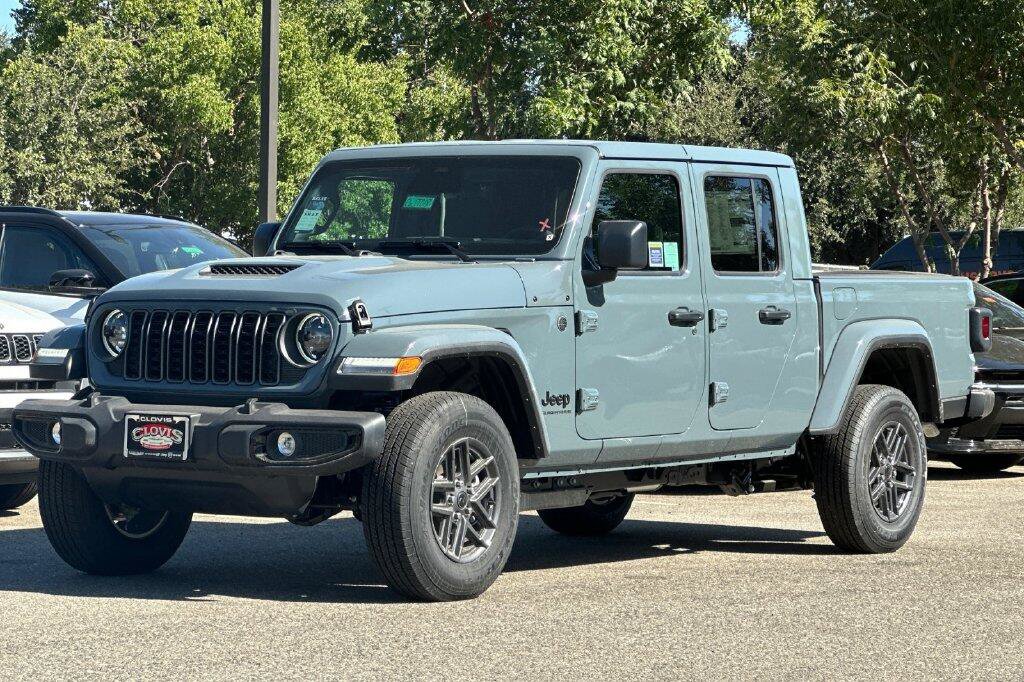 New 2026 Jeep Gladiator Sport AWD/4WD image 8