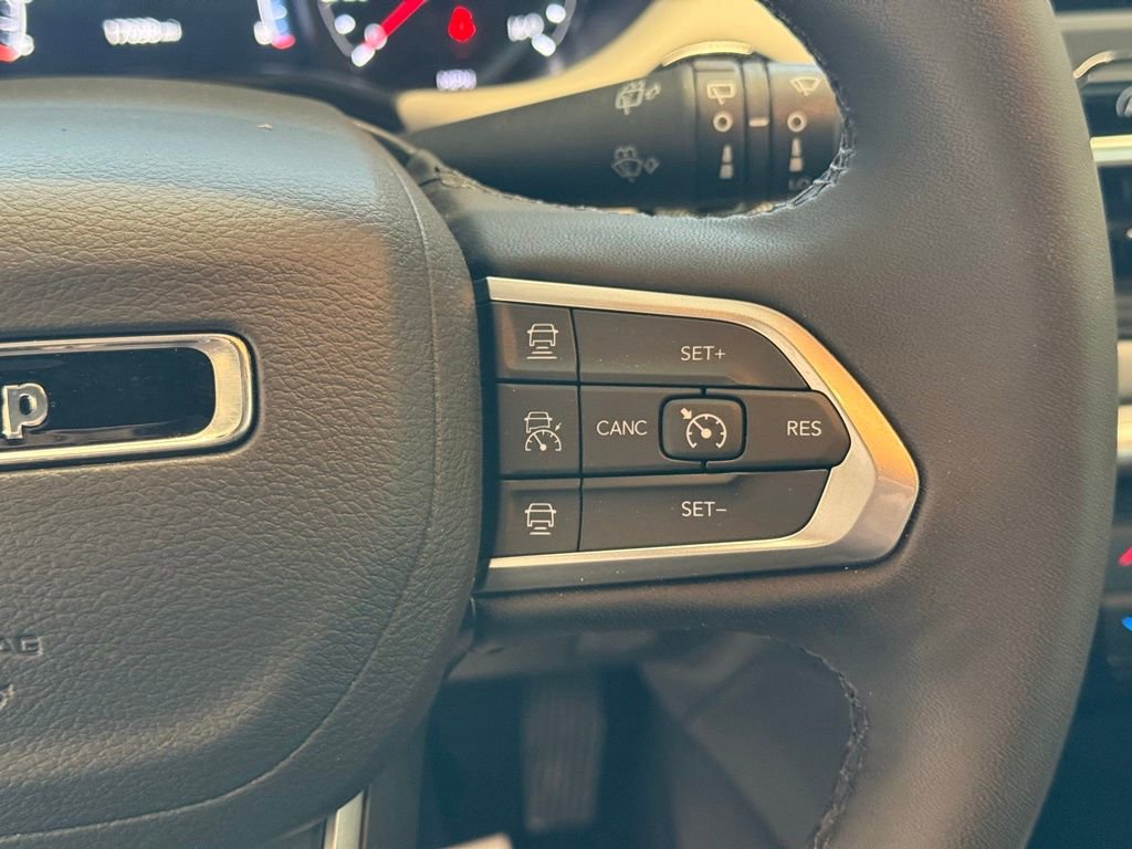 Used 2025 Jeep Compass Limited image 28