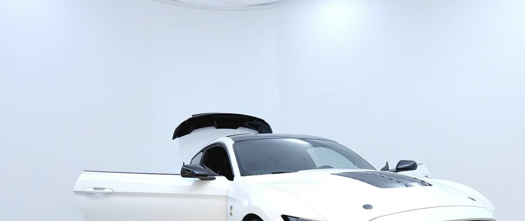 Used 2020 Ford Mustang Shelby GT500 w/ Technology Package RWD image 12