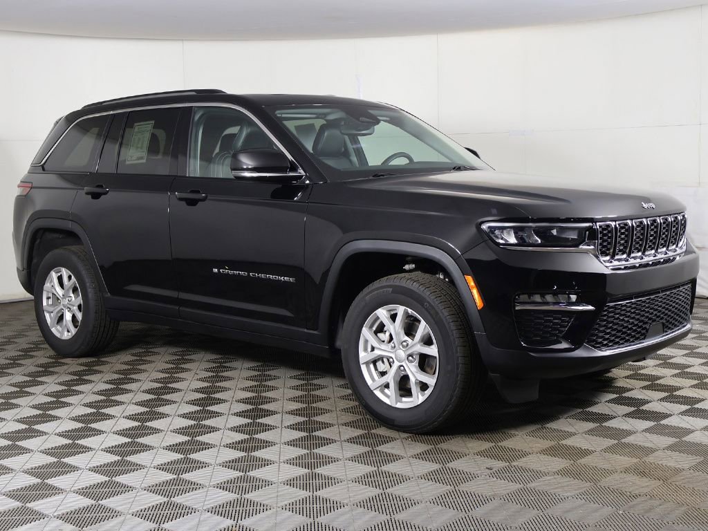 Used 2023 Jeep Grand Cherokee Limited image 2