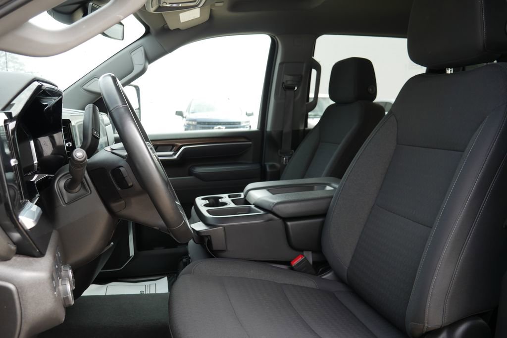 Used 2025 Chevrolet Silverado 2500 LT w/ Convenience Package image 9