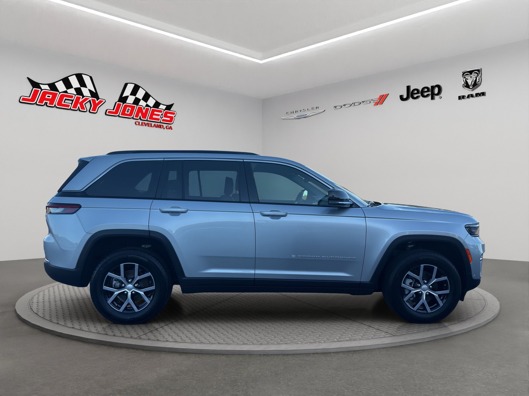 Used 2024 Jeep Grand Cherokee Limited w/ Luxury Tech Group II AWD/4WD image 11