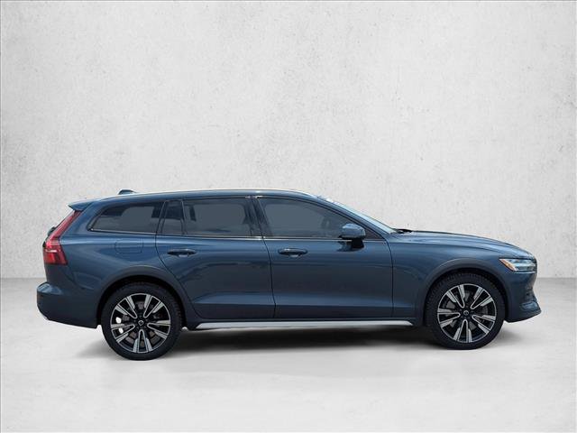 Used 2021 Volvo V60 T5 Cross Country AWD/4WD image 4