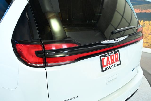 Used 2024 Chrysler Pacifica Select image 20