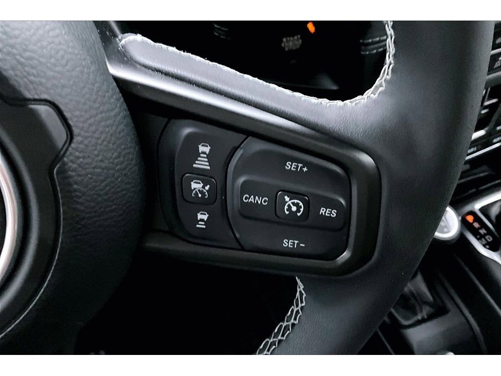 Used 2025 Jeep Gladiator Mojave w/ Safety Group image 25