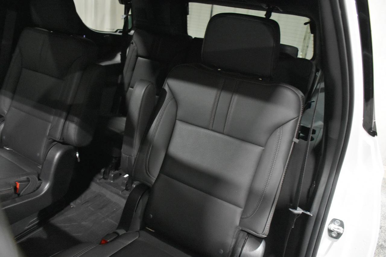Used 2022 Chevrolet Tahoe RST w/ Luxury Package AWD/4WD image 19