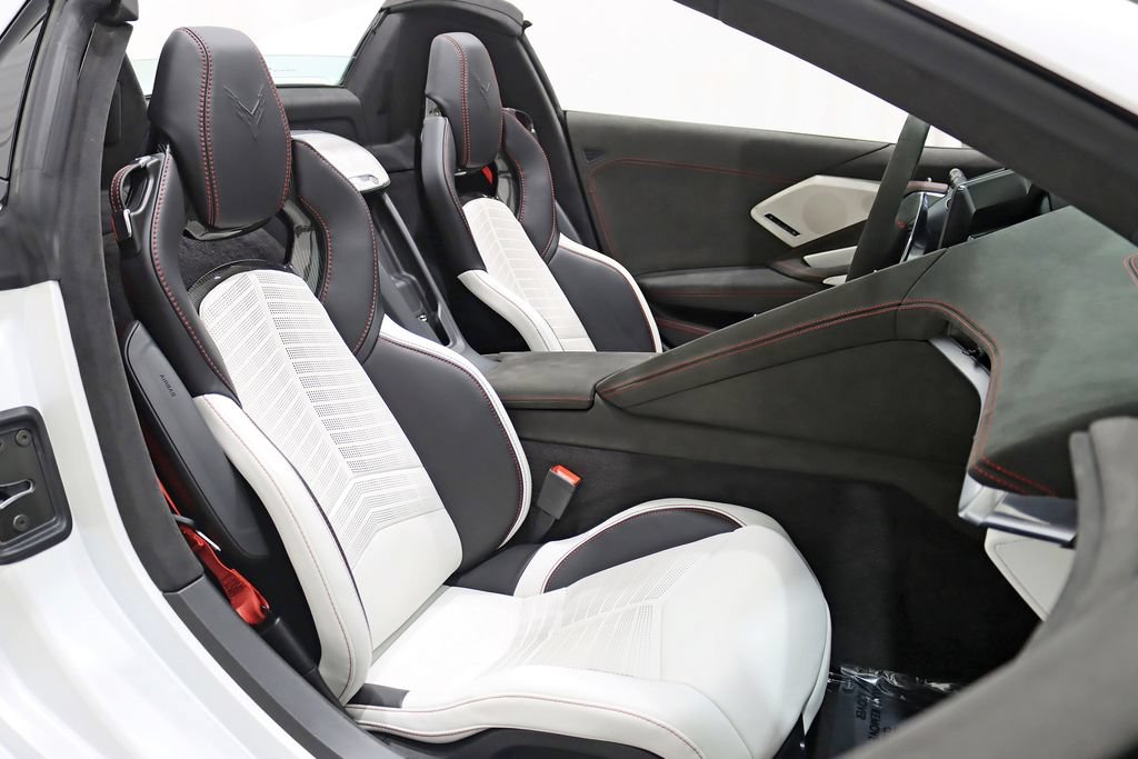 Used 2023 Chevrolet Corvette Stingray Premium Conv w/ Z51 Performance Package RWD image 29