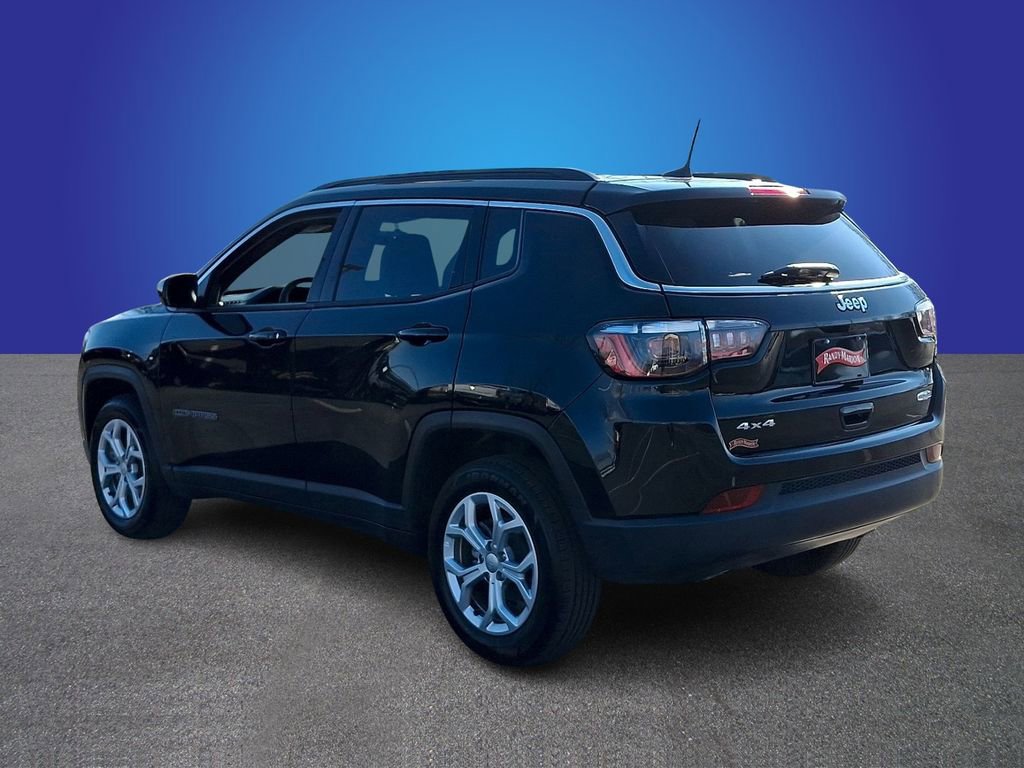 Used 2024 Jeep Compass Latitude image 4