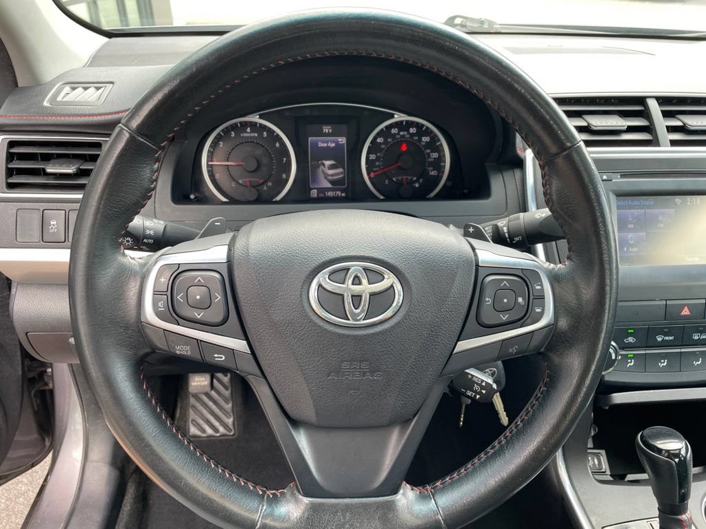 Used 2016 Toyota Camry SE w/ Moonroof Package FWD image 16
