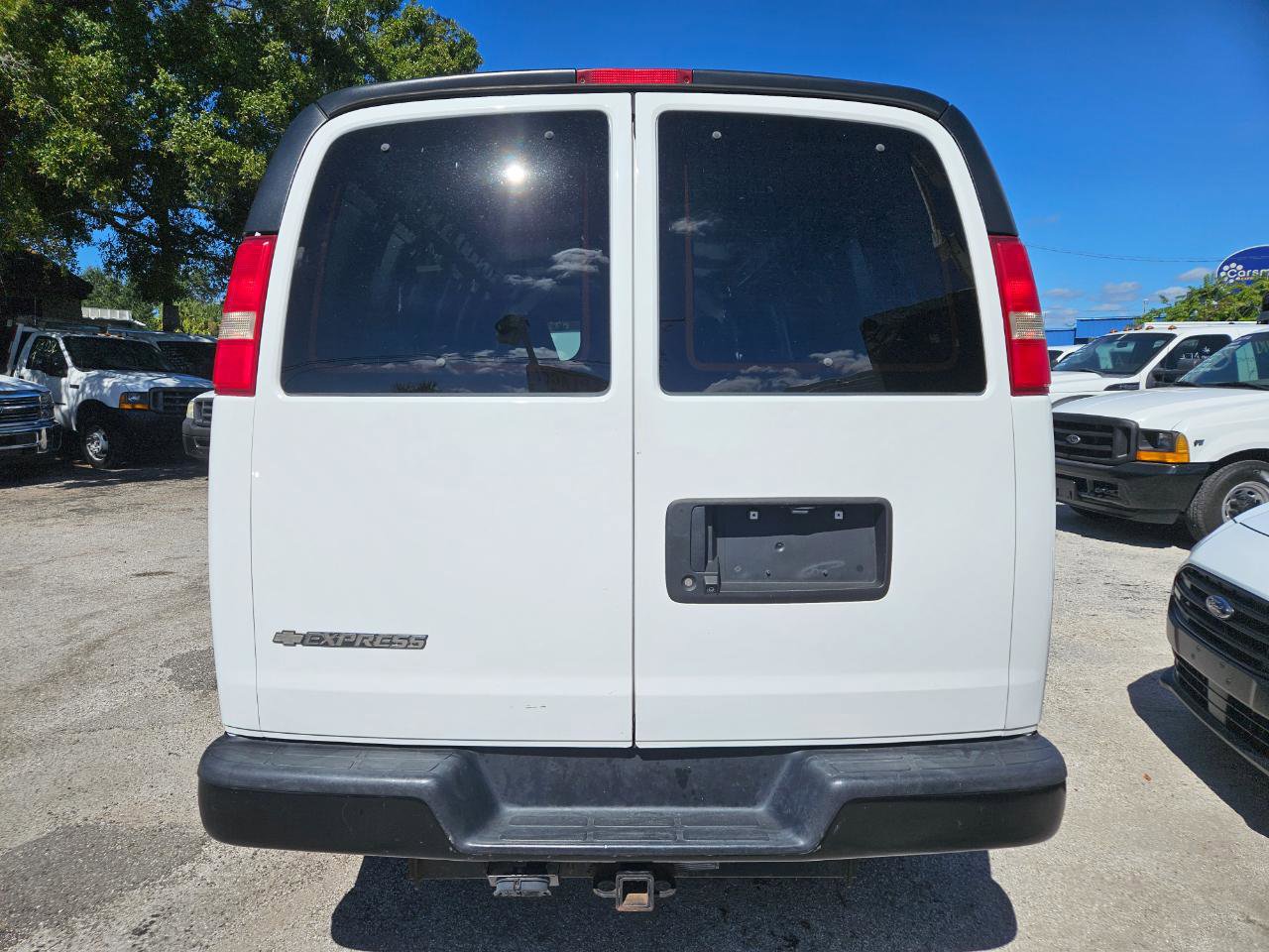 Used 2017 Chevrolet Express 3500 Extended RWD image 5