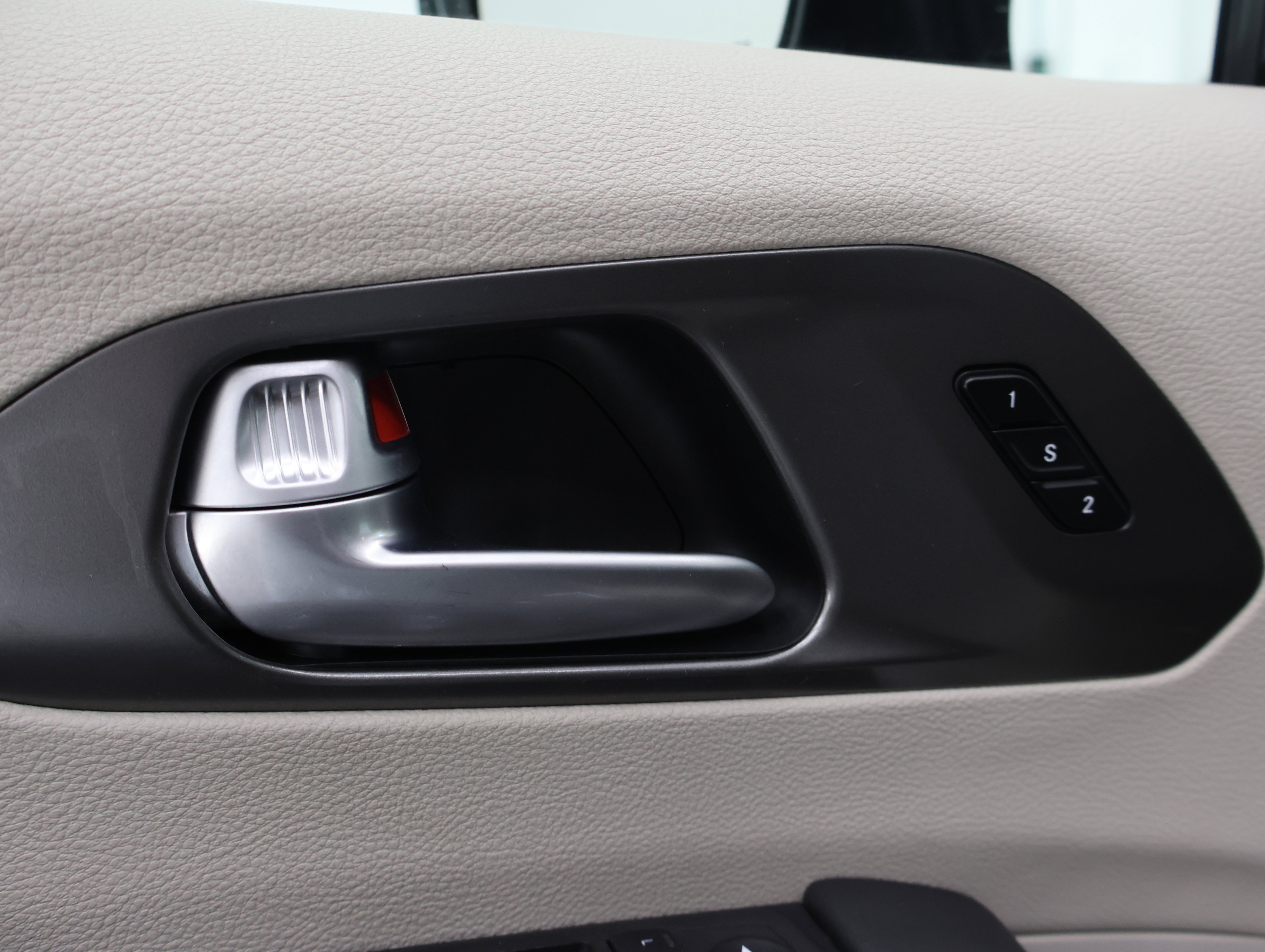 Used 2024 Chrysler Pacifica Touring-L FWD image 42