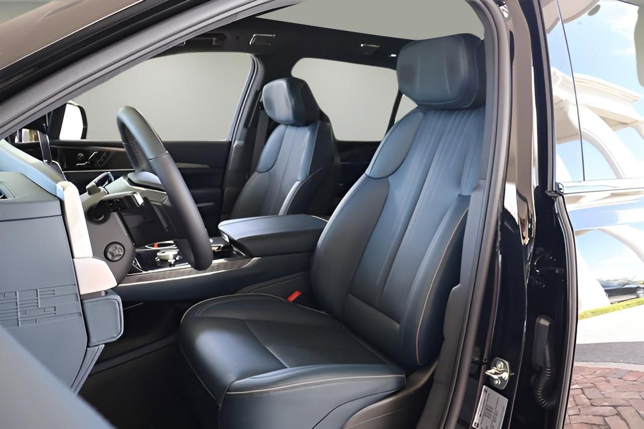 New 2025 Cadillac Escalade IQ Luxury 2 w/ LPO, Radiant Package image 10
