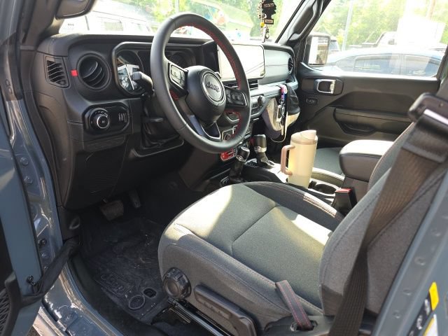 Used 2024 Jeep Wrangler Unlimited Rubicon w/ Convenience Group AWD/4WD image 14