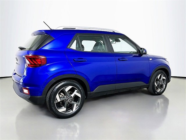 Used 2023 Hyundai Venue Limited image 7