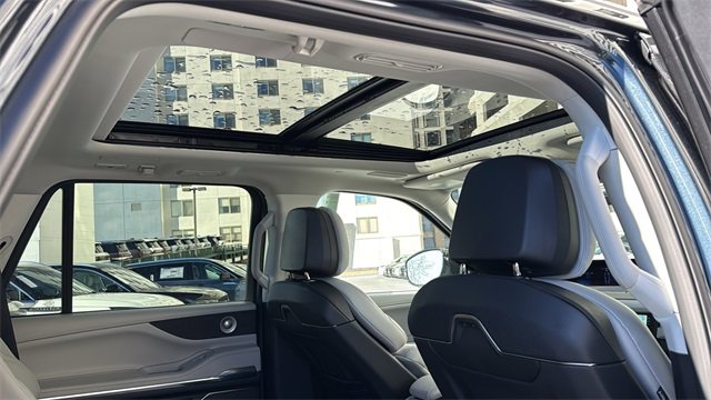 New 2026 Lincoln Navigator Reserve image 5