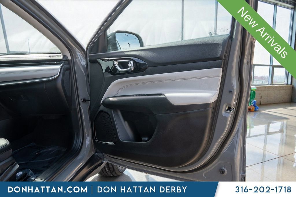 Used 2022 Jeep Compass Limited image 23