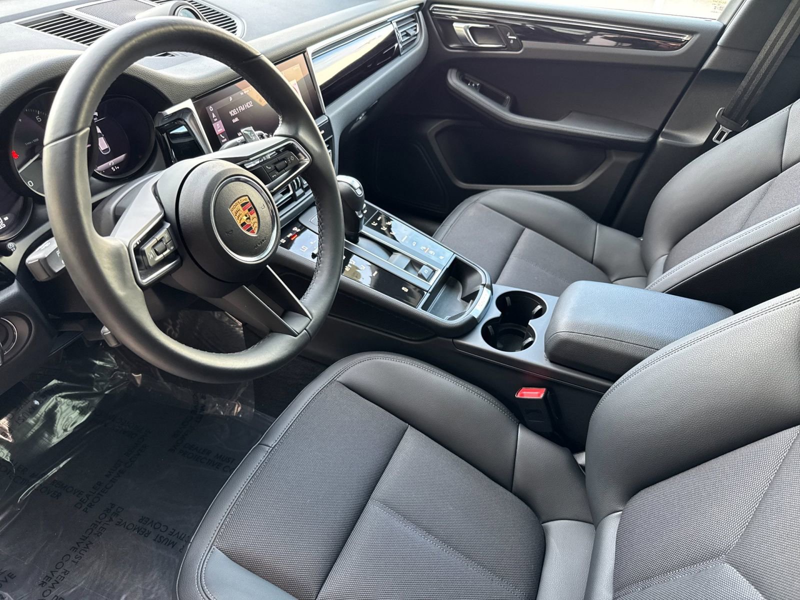 Certified 2025 Porsche Macan image 4
