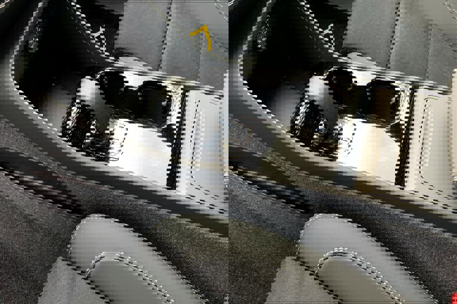 New 2024 Volvo XC40 Recharge Ultimate w/ Protection Package Premier image 10