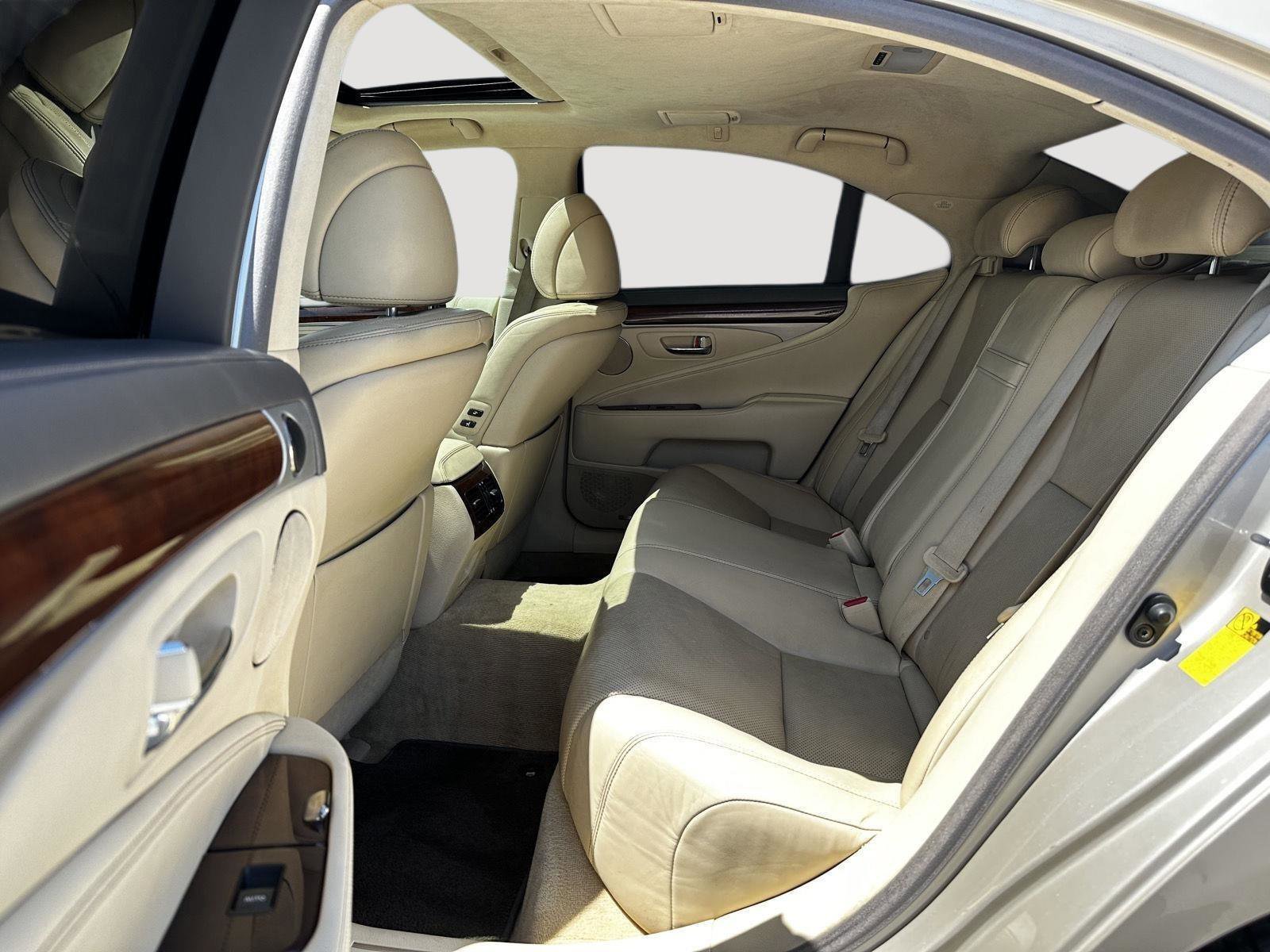 Used 2013 Lexus LS 460 w/ Comfort Pkg RWD image 21