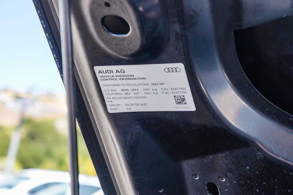 Used 2022 Audi e-tron Premium w/ Convenience Plus Package AWD/4WD image 31
