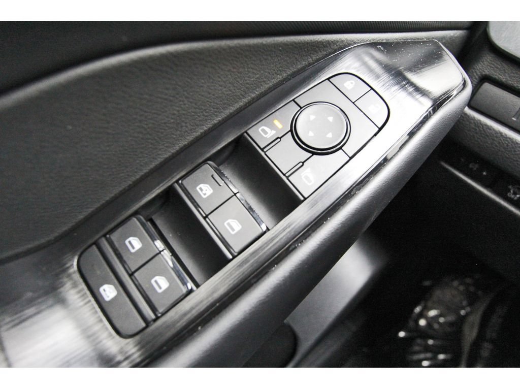 Used 2025 Nissan Rogue S FWD image 19