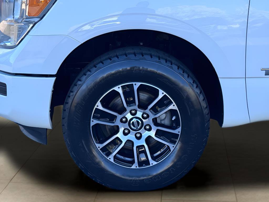 Used 2022 Nissan Titan SV image 36