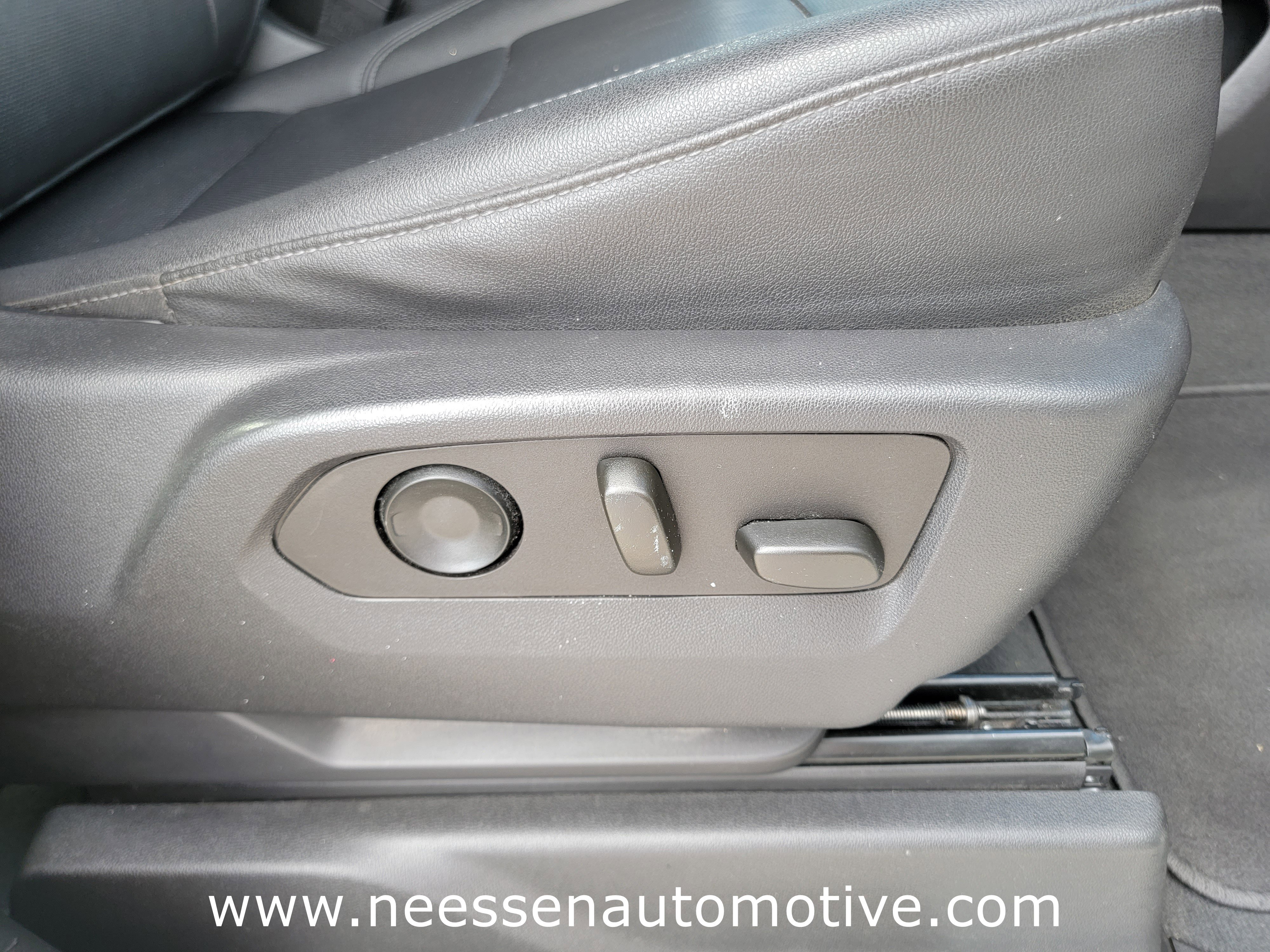 Used 2022 GMC Sierra 1500 SLT w/ SLT Convenience Package image 14