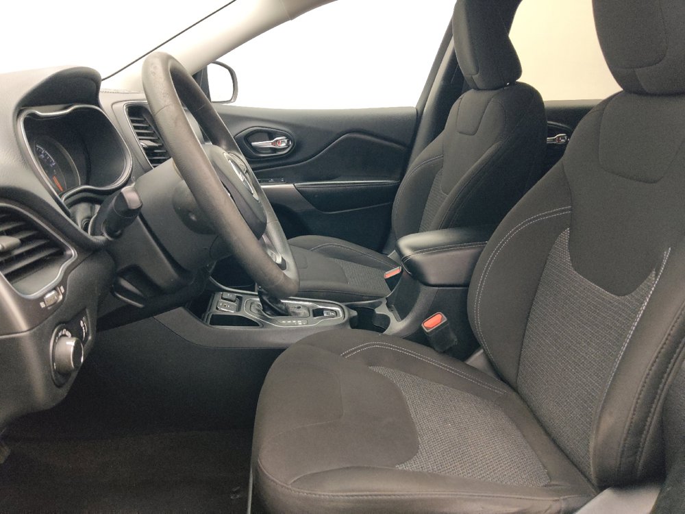 Used 2020 Jeep Cherokee Latitude FWD image 17