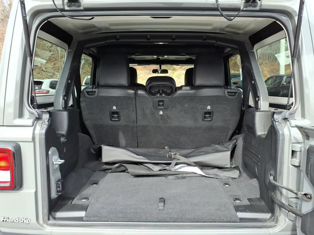 Used 2021 Jeep Wrangler Unlimited Sahara image 5