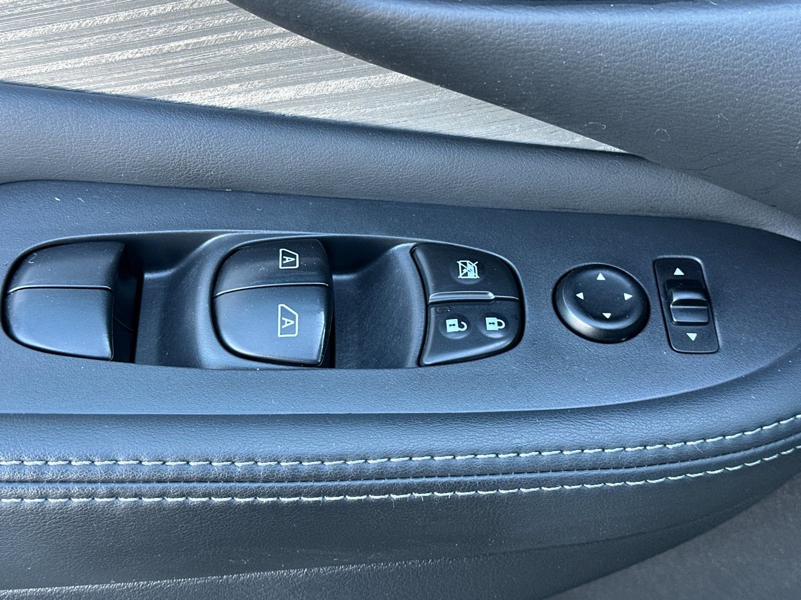 Used 2017 Nissan Murano S image 11