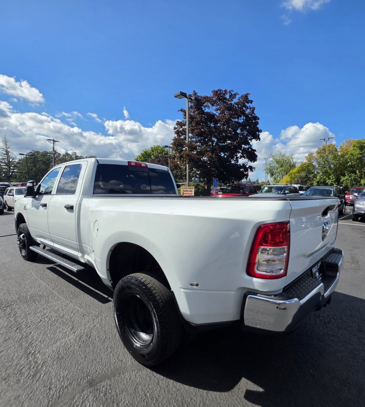 Used 2024 RAM 3500 Tradesman w/ Chrome Appearance Group AWD/4WD image 5