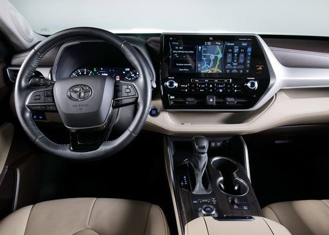 Used 2021 Toyota Highlander Platinum image 13