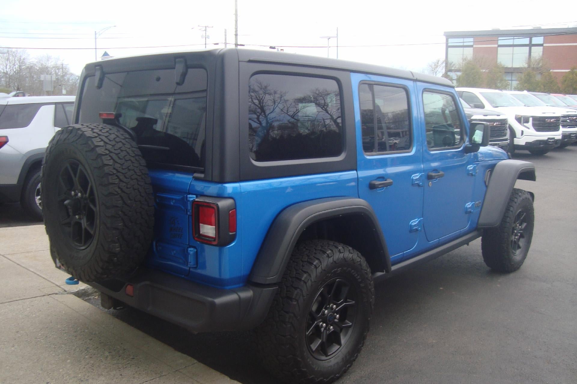 Used 2024 Jeep Wrangler Unlimited AWD/4WD image 4